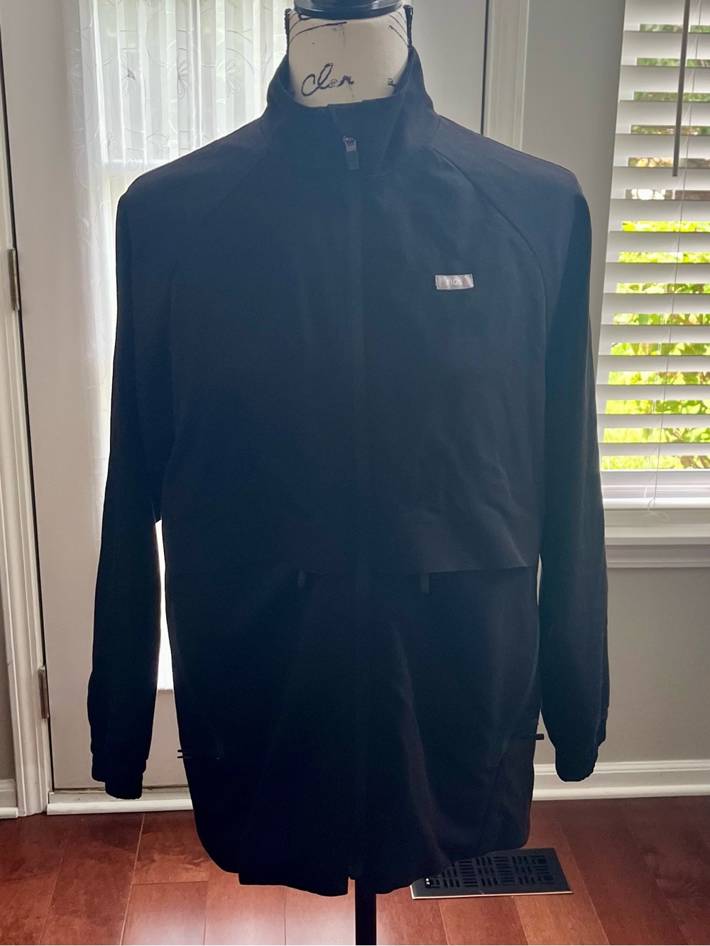 FIGS CYA Technical Collection Black Jacket Size XS